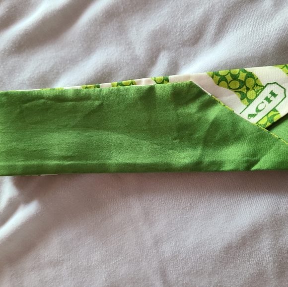 Coach signature oblong Green zebra scarf - Picture 3 of 4